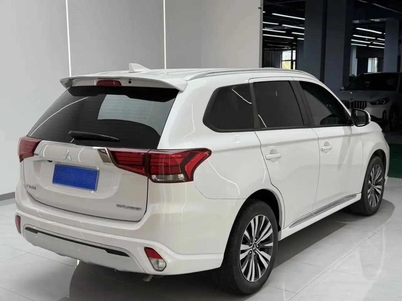 Mitsubishi Outlander — изображение 5