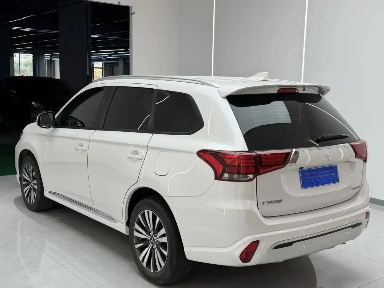 Mitsubishi Outlander — изображение 8