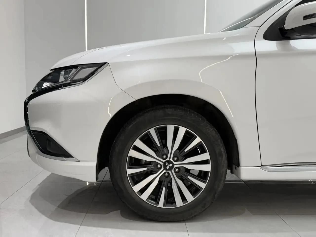 Mitsubishi Outlander — изображение 9