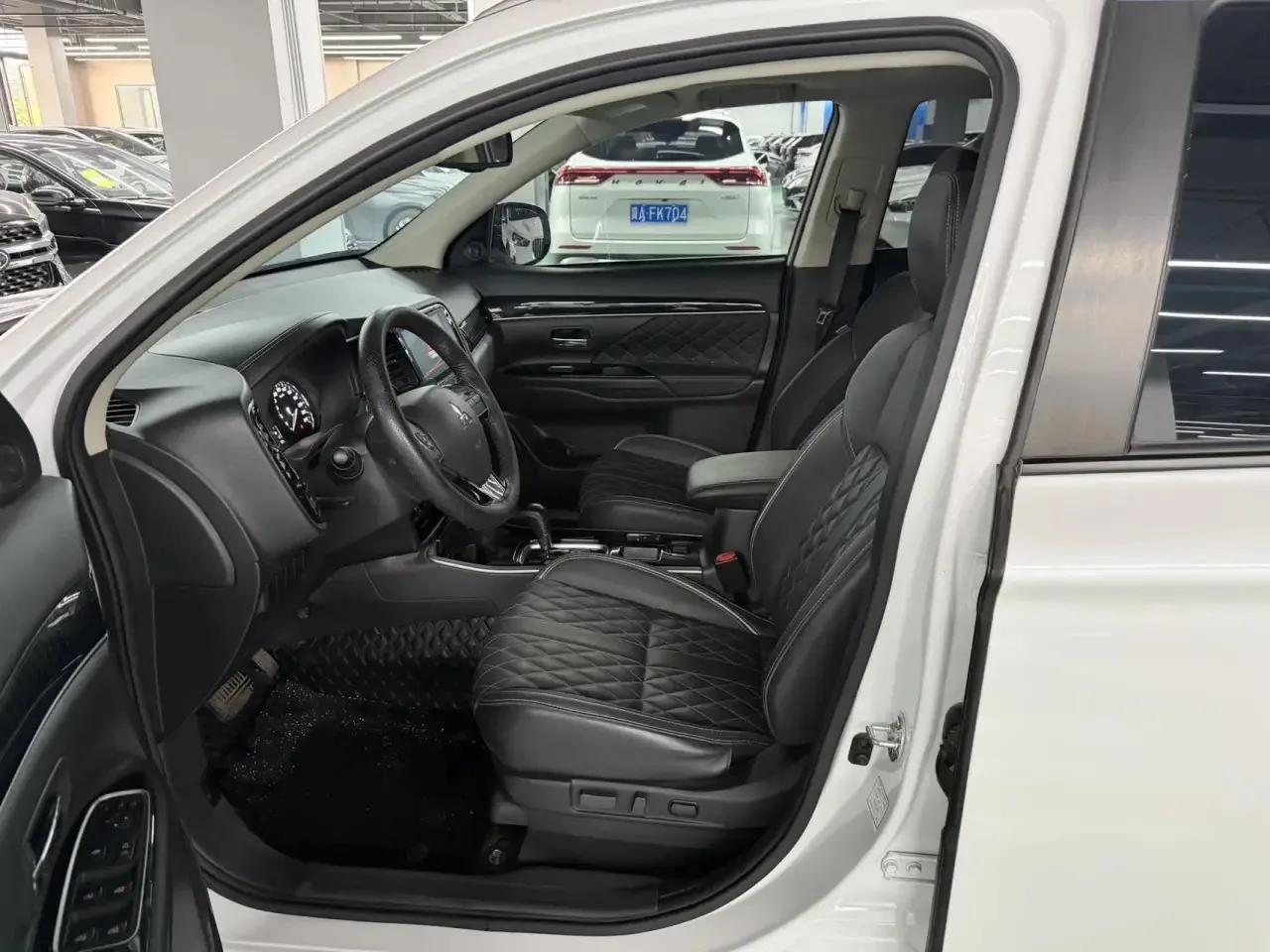 Mitsubishi Outlander — изображение 13