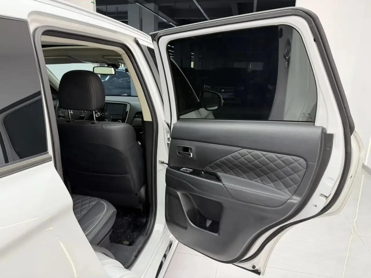 Mitsubishi Outlander — изображение 24